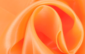 ткань атлас 80гр/м2, 100пэ, 150см,ярко-оранжевый №42 it купить по цене 50.5 руб в розницу от 1 метра - в интернет-магазине Веллтекс