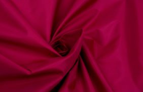 ткань курточная таффета 190t, wr/pu silver, 65гр/м2, 100пэ, 150см, красный темный/s171, (рул 100м) d купить в Москве.