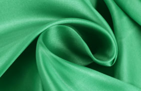 ткань атлас 80гр/м2, 100пэ, 150см, зеленый №34 it купить по цене 50.5 руб в розницу от 1 метра - в интернет-магазине Веллтекс