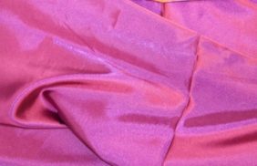 атлас стрейч liy-201 фиолетовый (97%-пэ, 3%-лайкра), 150см, 93 гр/м2, рулон прим. 50м купить по цене 199.5 руб в розницу от 1 метра - в интернет-магазине Веллтекс